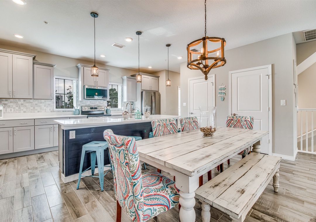 Lost Key Toes in the Sand Dining Room and Kitchen