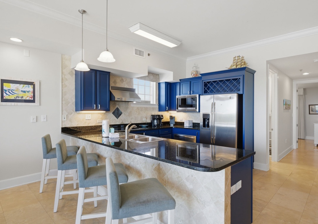 Sailmaker 901- View of Kitchen & Bar