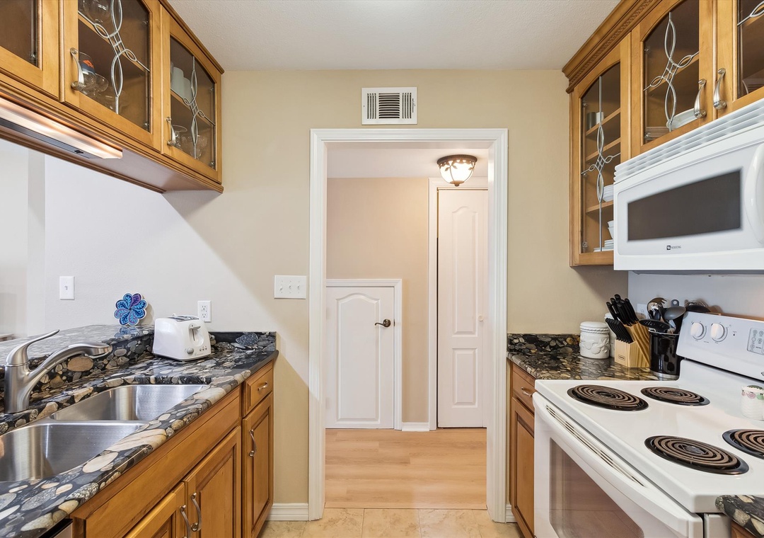 main level-kitchen-125748_066