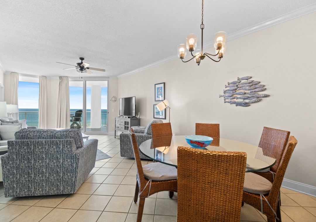 Palacio 404 Dining Room and Living Room