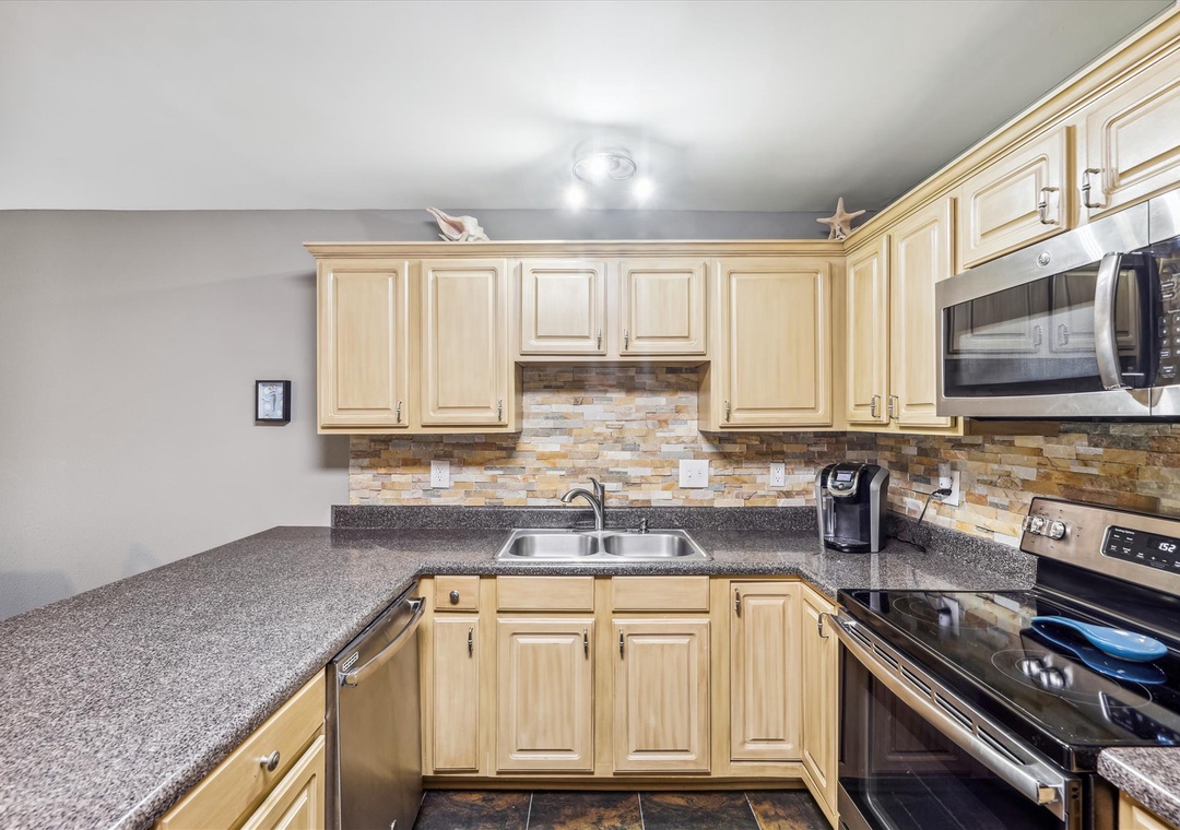 interiors-kitchen-127738141