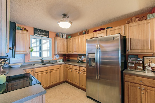 Sandy Key 338 Kitchen Counter and Refrigerator