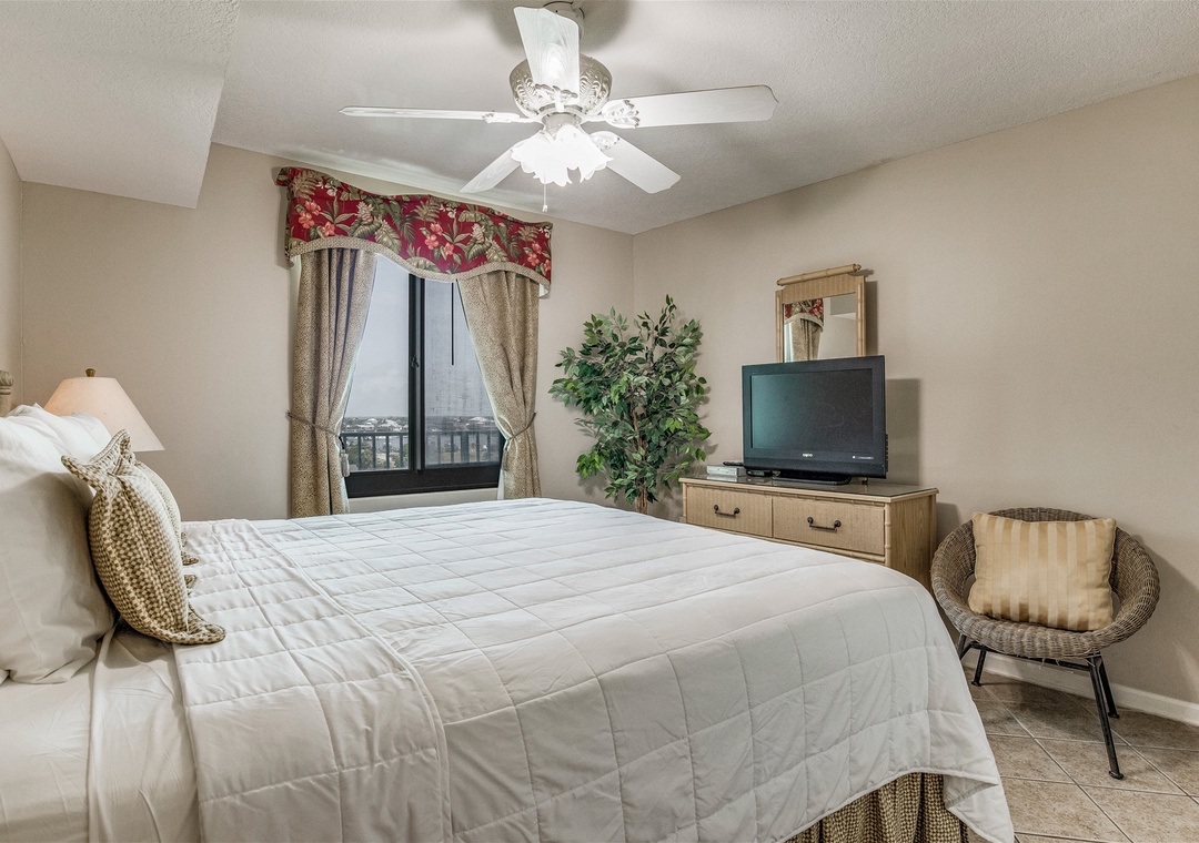 Perdido Towers 507 Guest Bedroom #1 King Bed