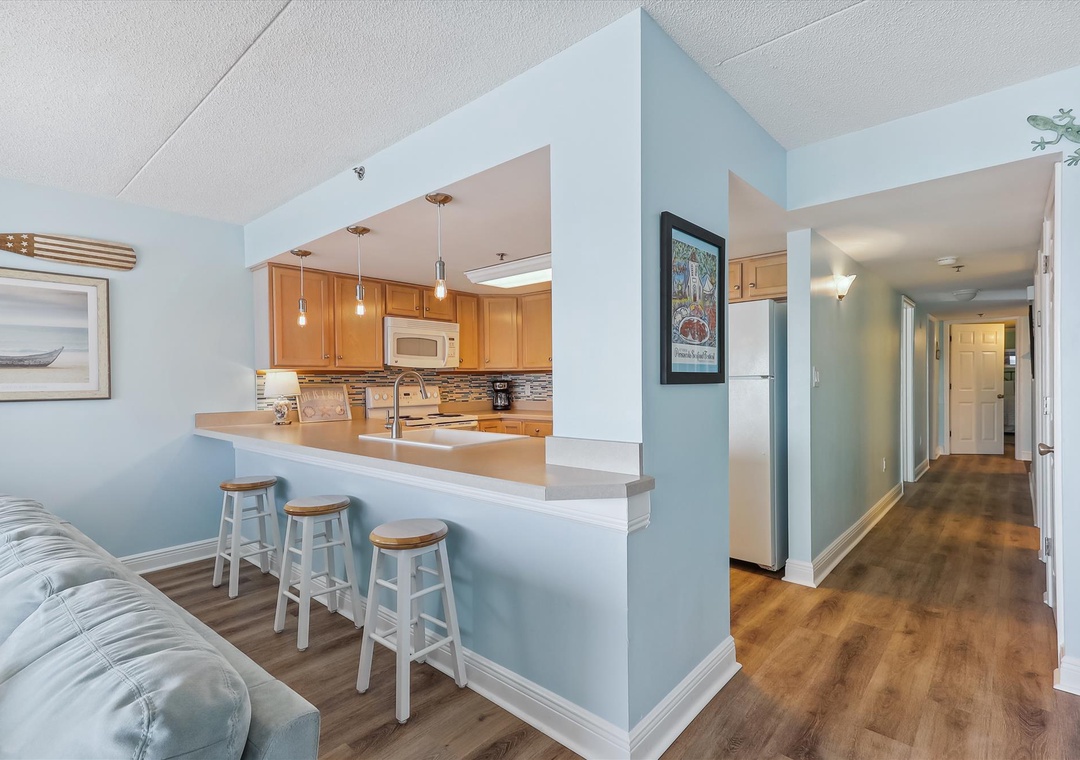 Ocean Breeze West 406 Bar Seating for 3