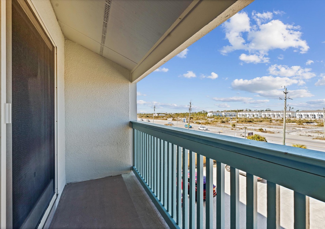 main level-balcony-126987_118