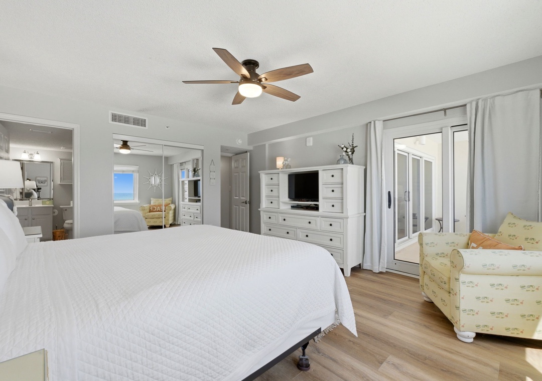 Sandy Key 622- Bedroom 1 & TV View
