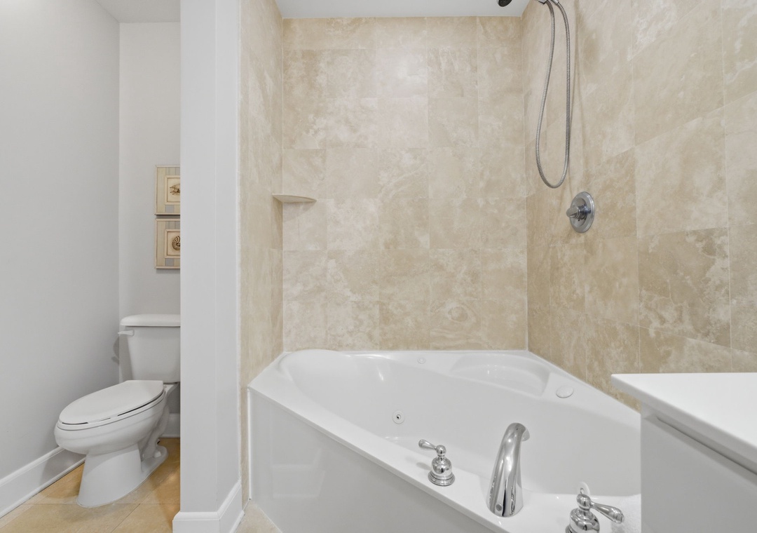 Sailmaker 901- Bathroom 2