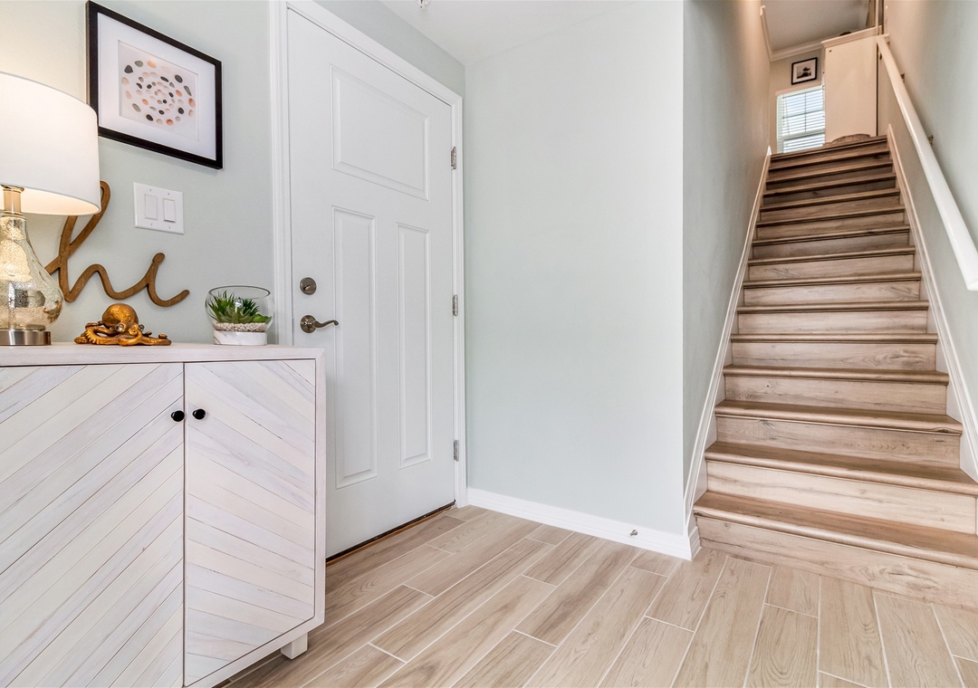 Lost Key The Macaw House Front Entrance