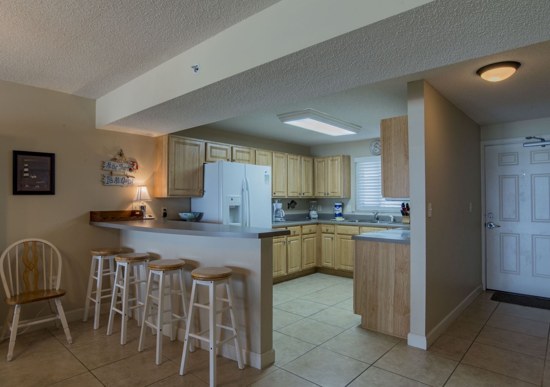 Sandy Key 235 Kitchen Bar with Seating for 4