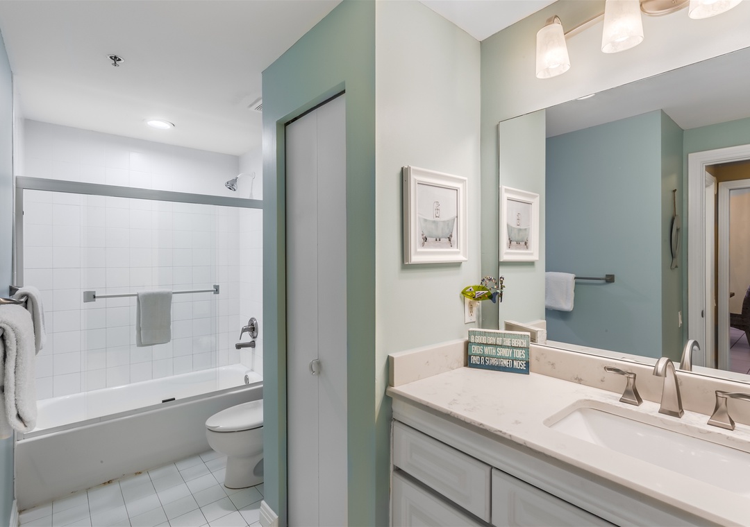 Beach Colony Tower 10B Guest Bathroom