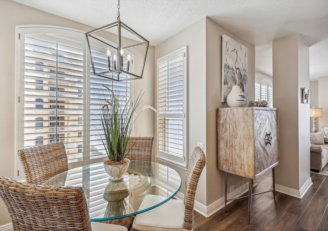 Beach Colony Tower PH1A (16A) Breakfast Nook