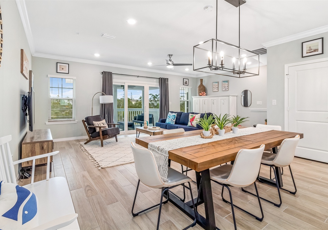 Lost Key The Macaw House Dining Room and Living Room