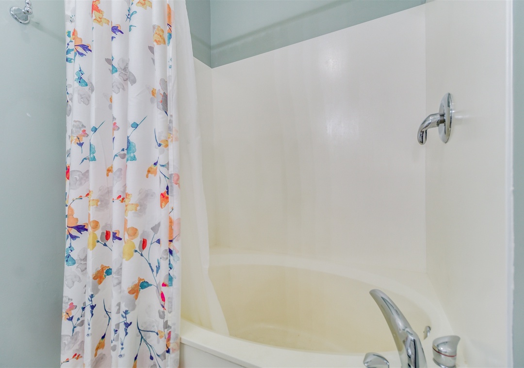 Windemere 1508 Guest Bathroom Shower Tub Combo