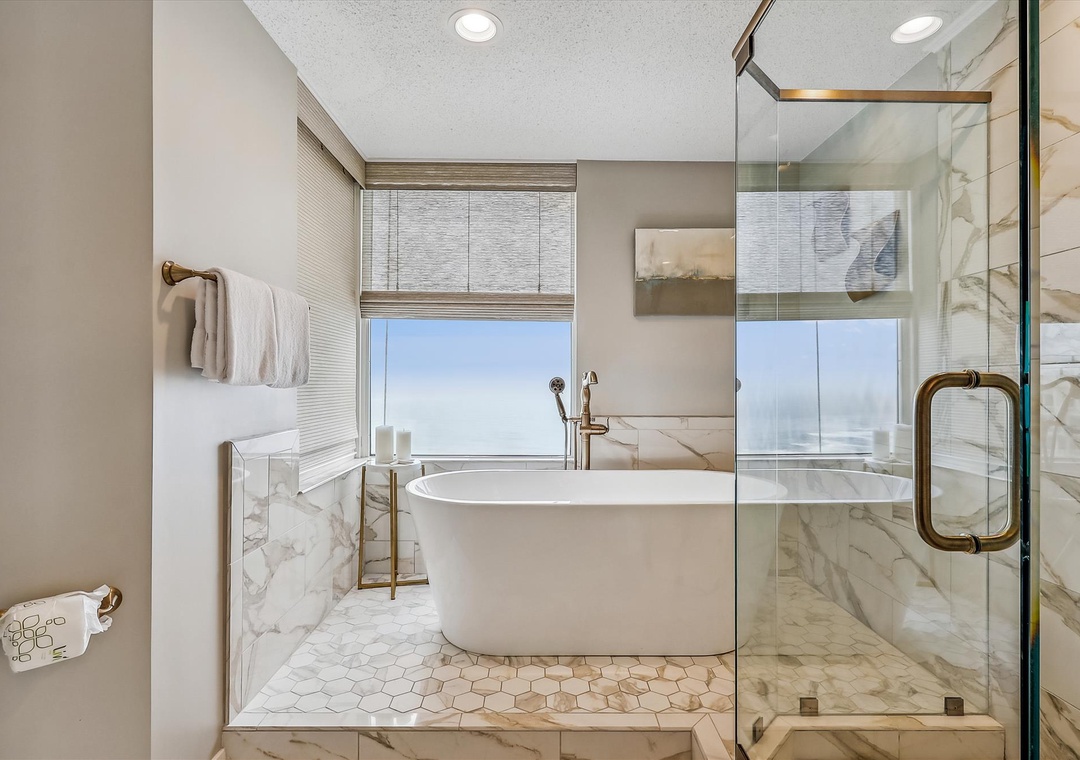 Beach Colony Tower PH1A (16A) Master Bathroom Tub