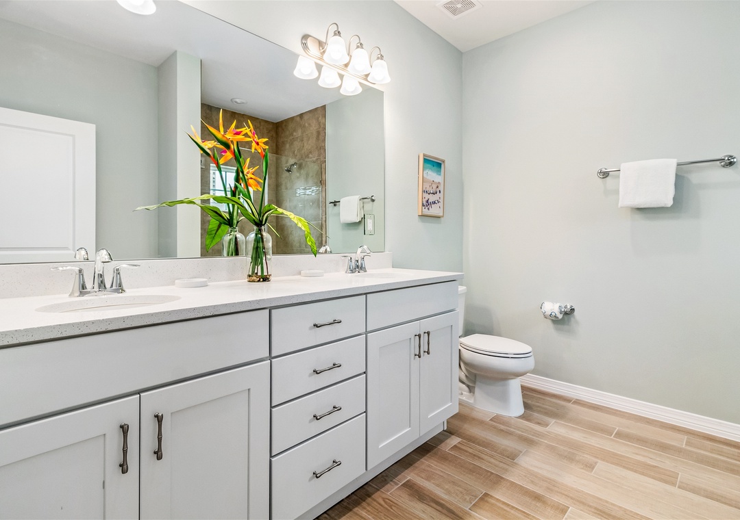 Lost Key The Macaw House Guest Bathroom #1