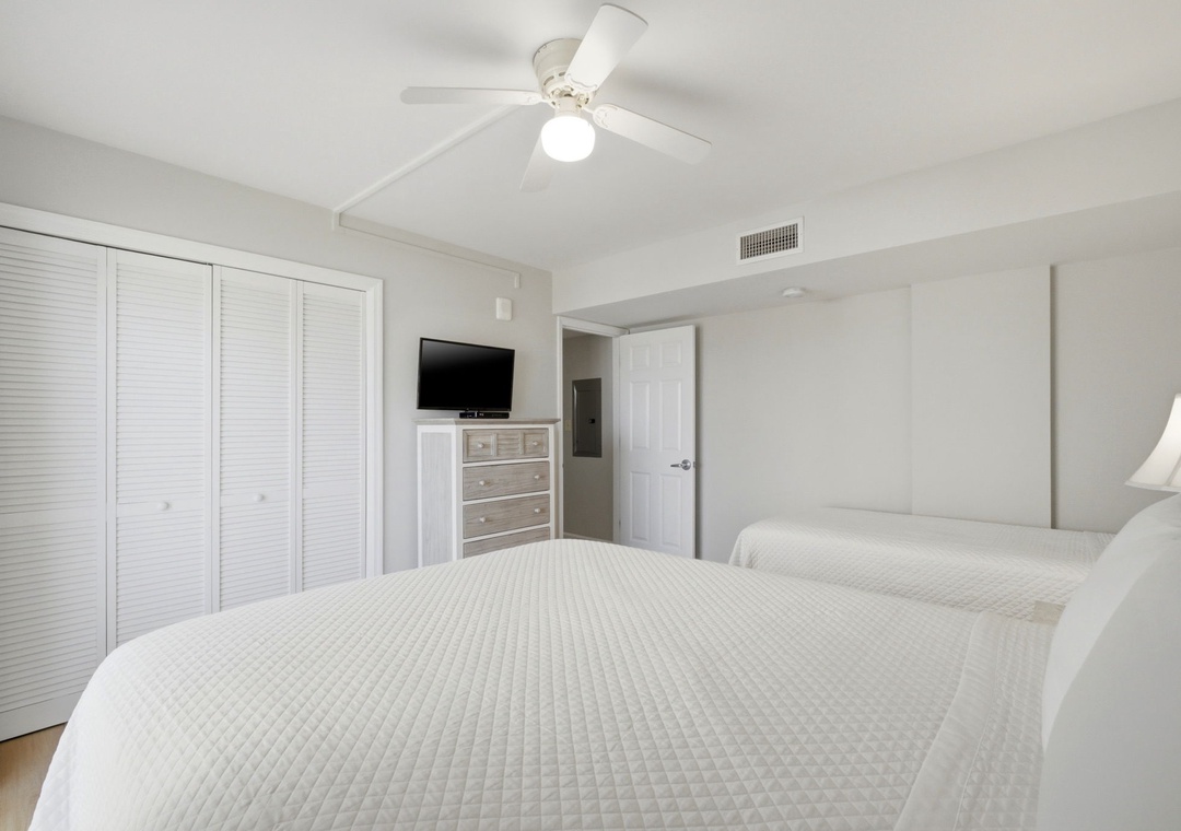 Sandy Key 318 Bedroom 2 & TV