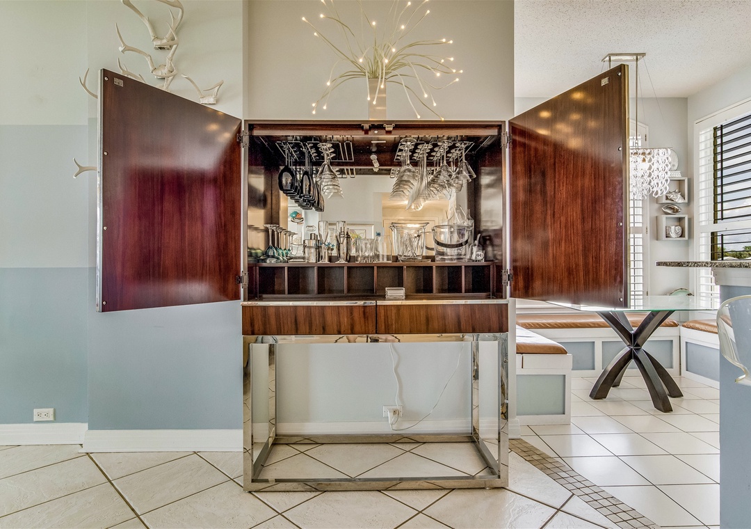 Beach Colony Tower 2D Bar Glasses