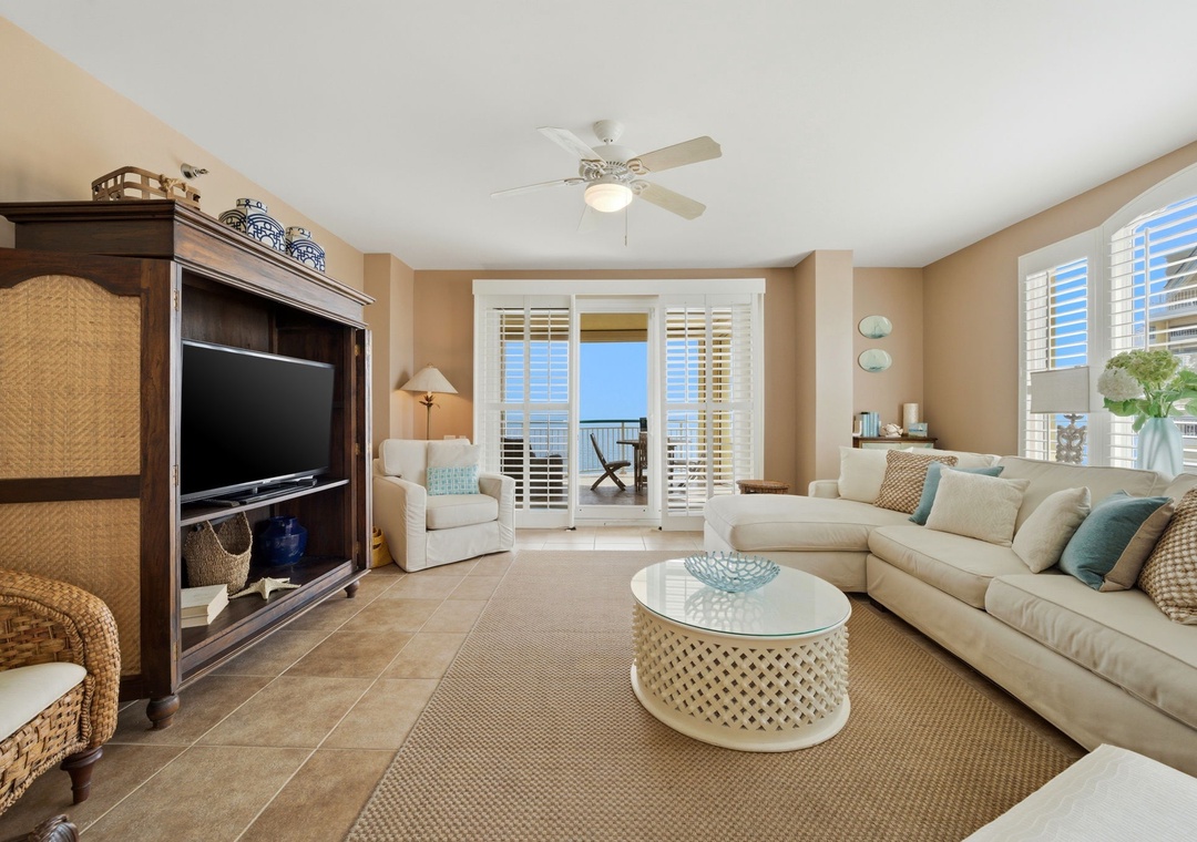 Beach Colony Tower PH1D- Spacious Living Room with View to Balcony Overlooking the Gulf