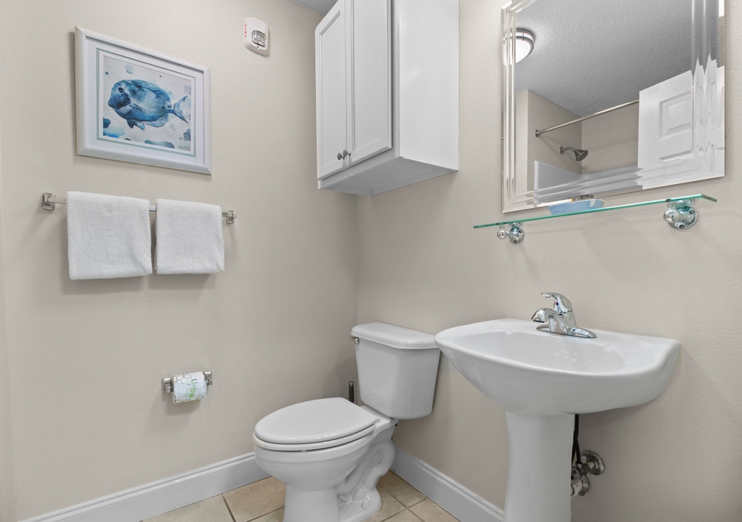 Palacio 404 Guest Bathroom #2