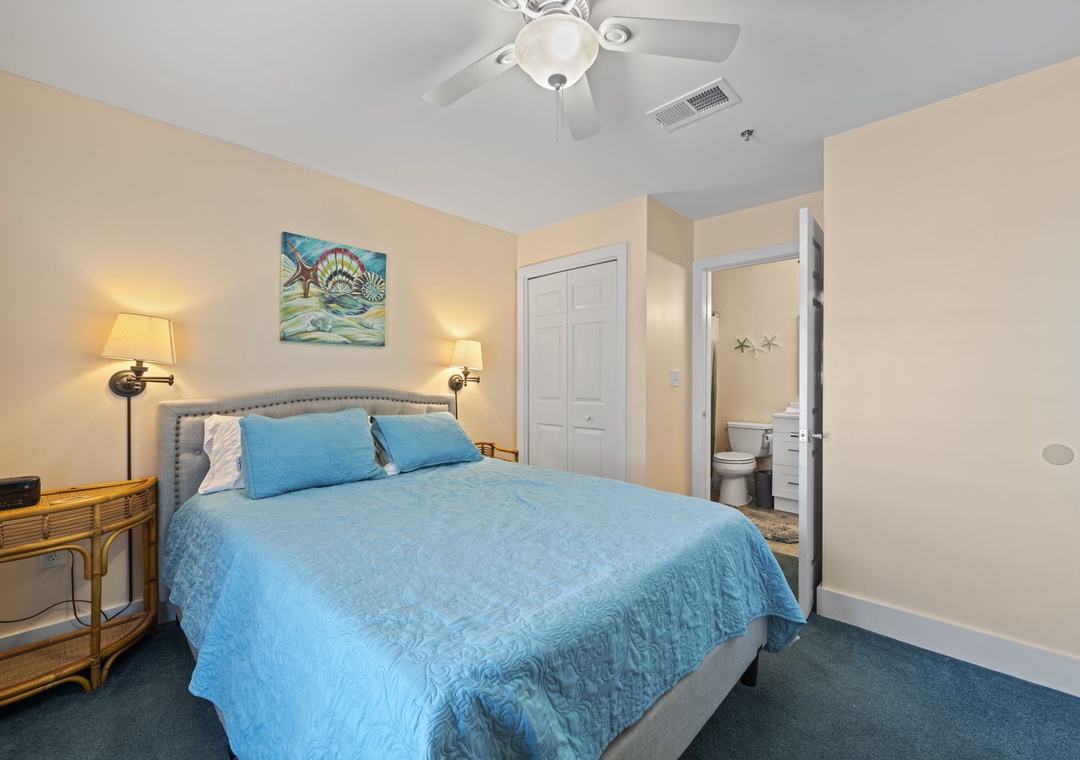 Grand Caribbean 302W Primary Bedroom Queen Bed with Bathroom