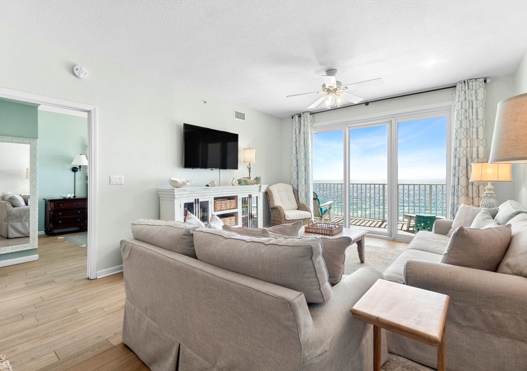 Windemere 706- Living Room View to the Gulf & TV