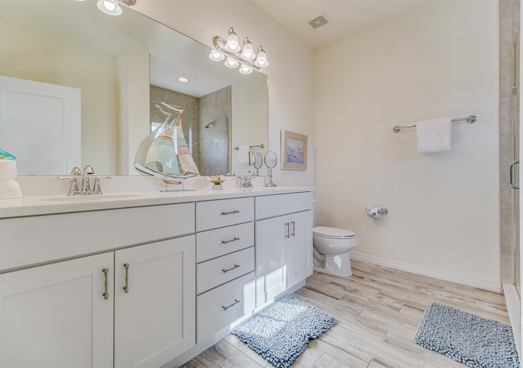 Lost Key A Salty Suite Guest Bathroom #1