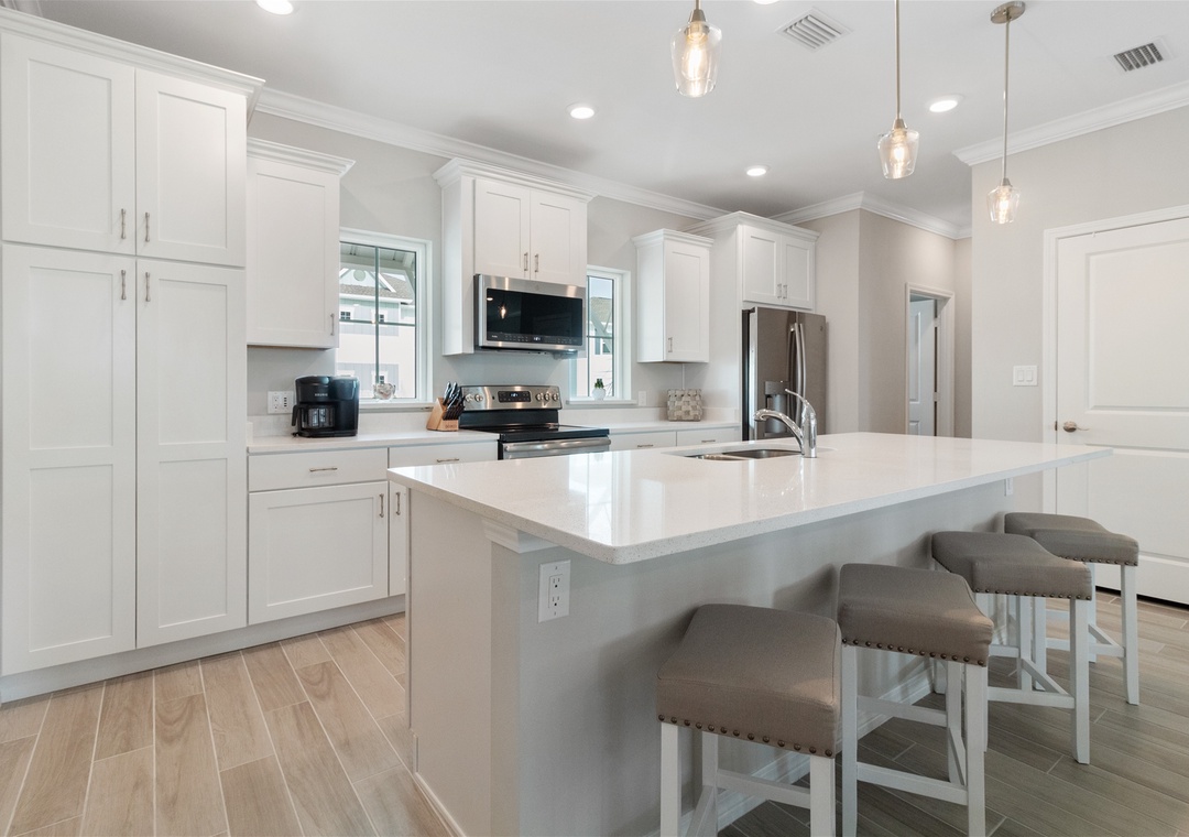 Lost Key Sea-130 Kitchen Bar Seating for Four