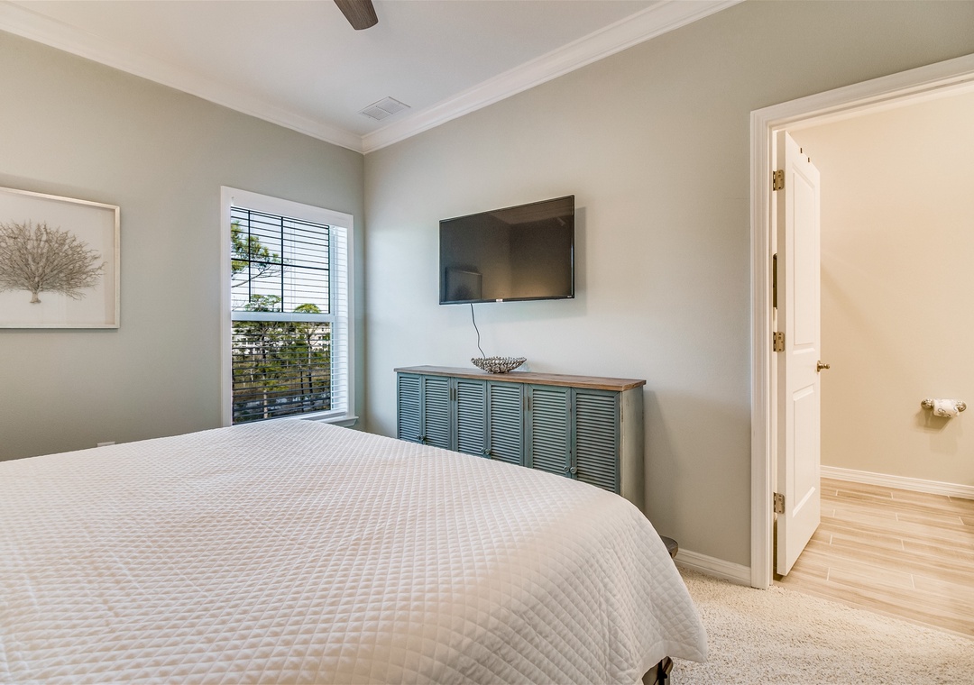 Lost Key Shore To Please Guest Bedroom #3 with Attached Bathroom