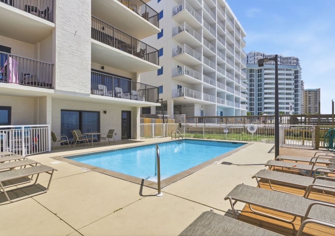 Ocean Breeze East- Pool