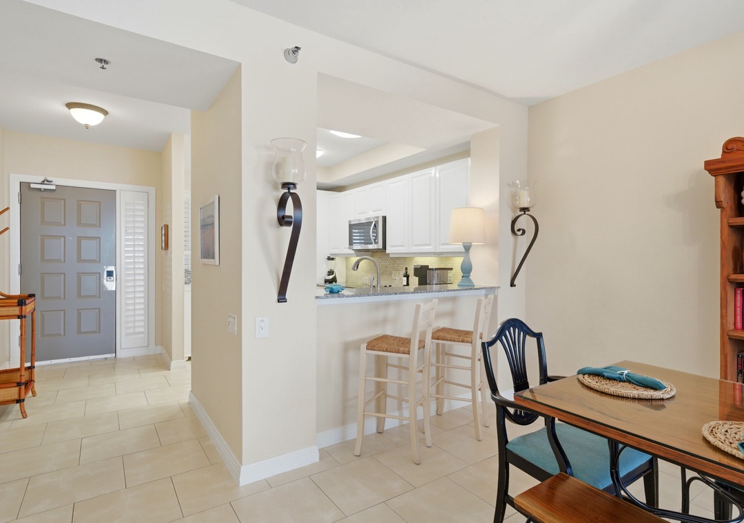 Beach Colony Tower PH1B -An open, airy layout connects your entryway to a well-equipped kitchen with breakfast bar seating and a cozy dining area—perfect for your morning coffee or planning your day's adventures.