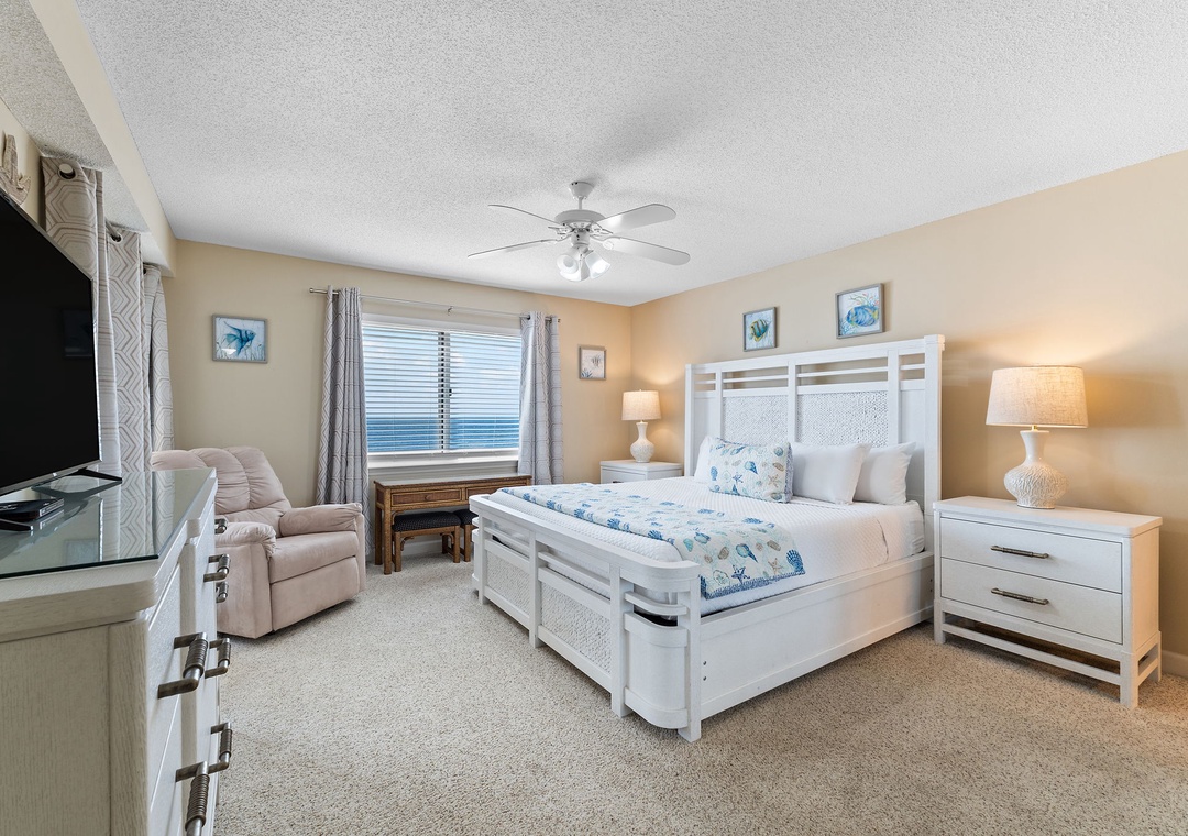 Sandy Key 628- Sink into your plush bed after a day of adventure, with soft coastal linens and a gentle ocean breeze through your window welcoming you home.