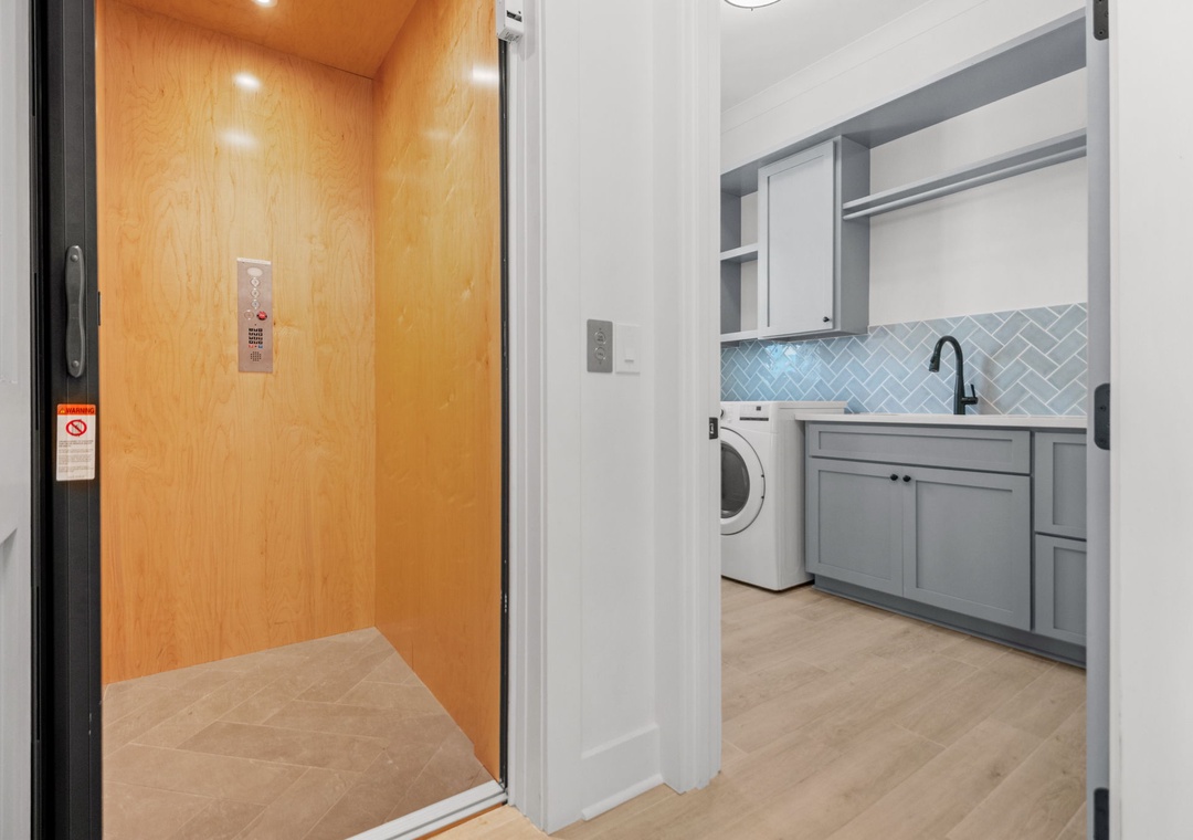 Vivianna #5 - Third Floor - Elevator