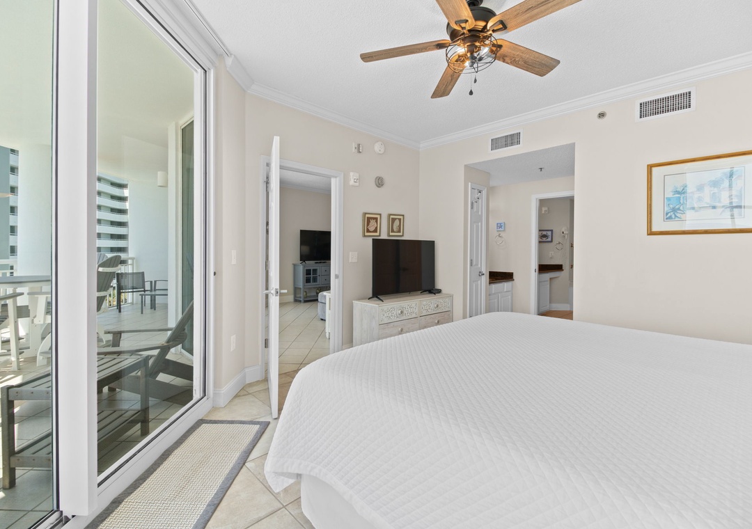 Palacio 404 Master Bedroom King Bed