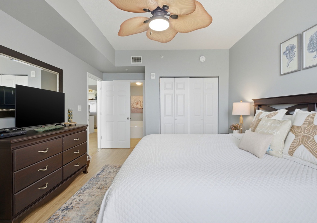 Windemere 906- Bedroom 1 Towards Bathoom 1