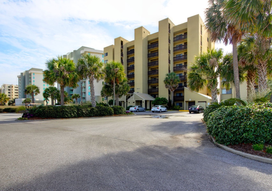 Shipwatch Surf And Yacht Club Front Of Building