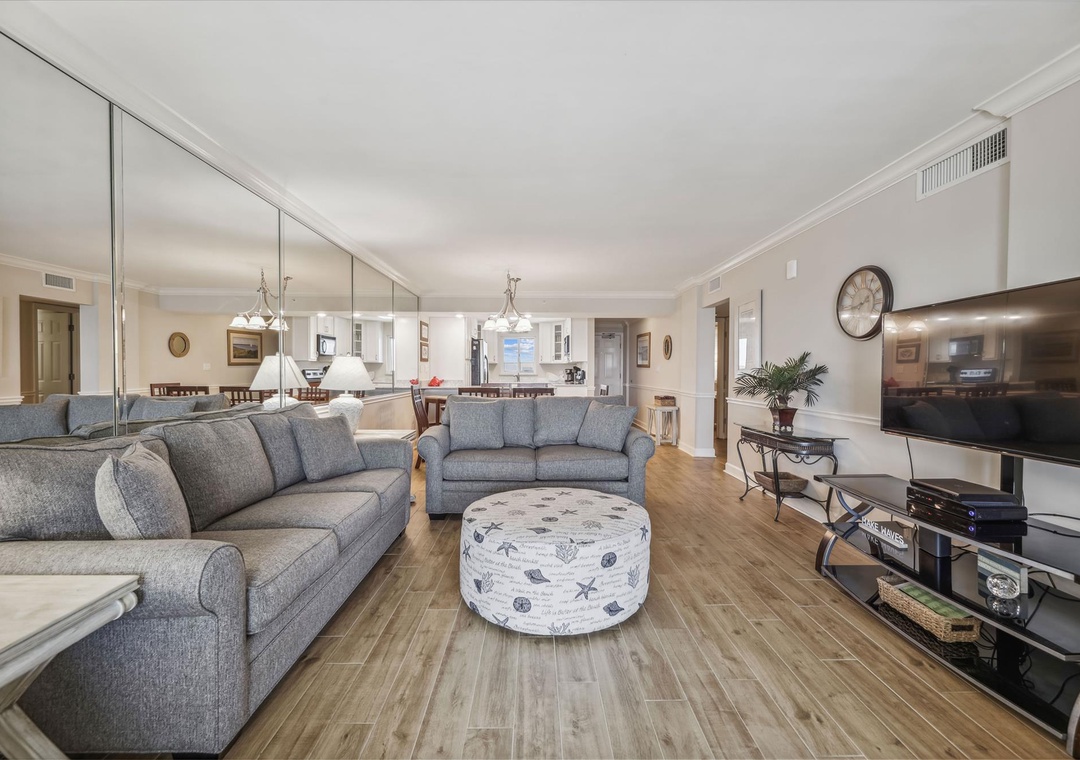 interiors-living area-123042096