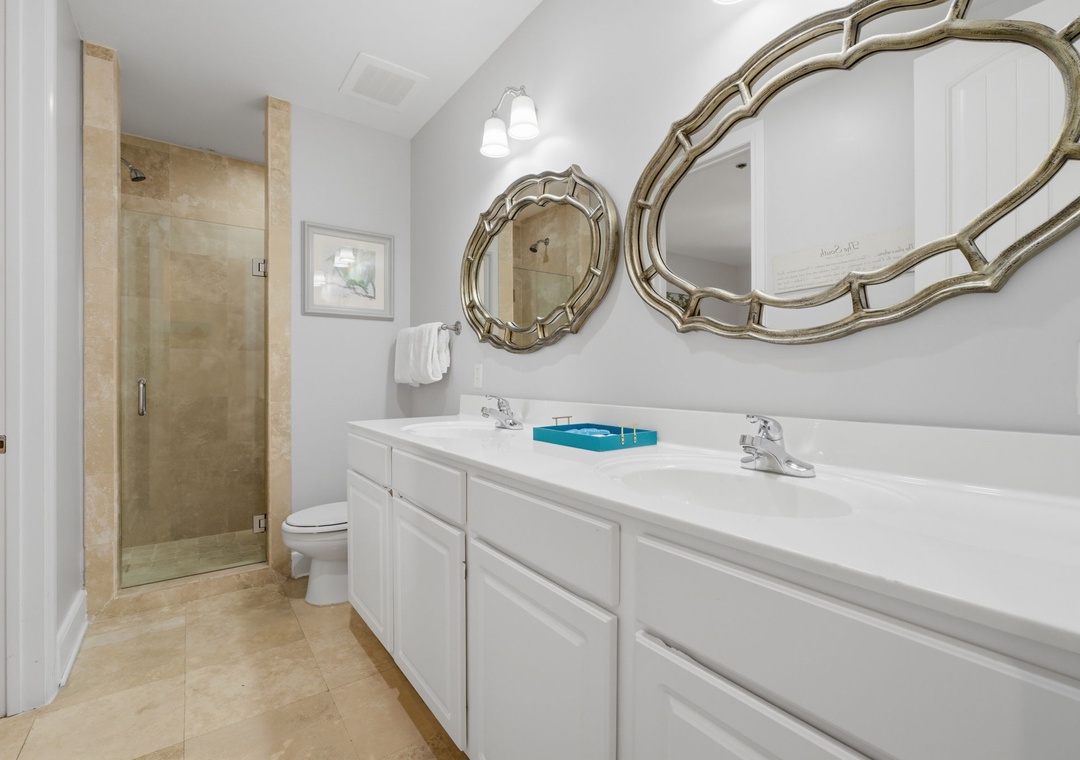 Sailmaker 901- Bathroom 3