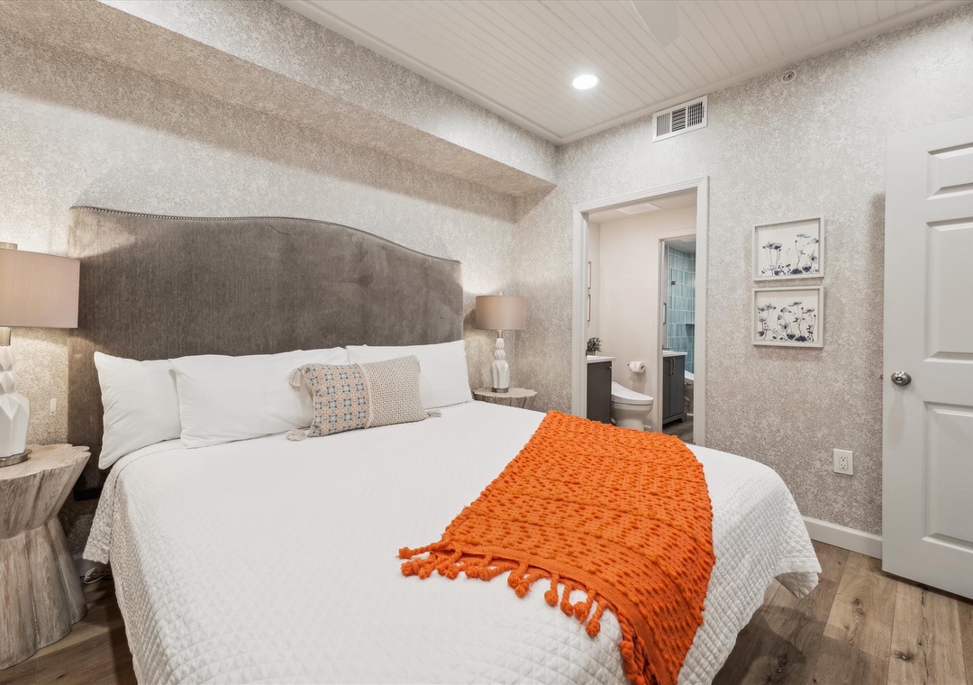 interiors-primary bedroom-_18a2516