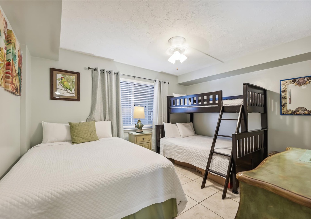 Sandy Key 415 Guest Bedroom #2 Queen and Bunk Beds