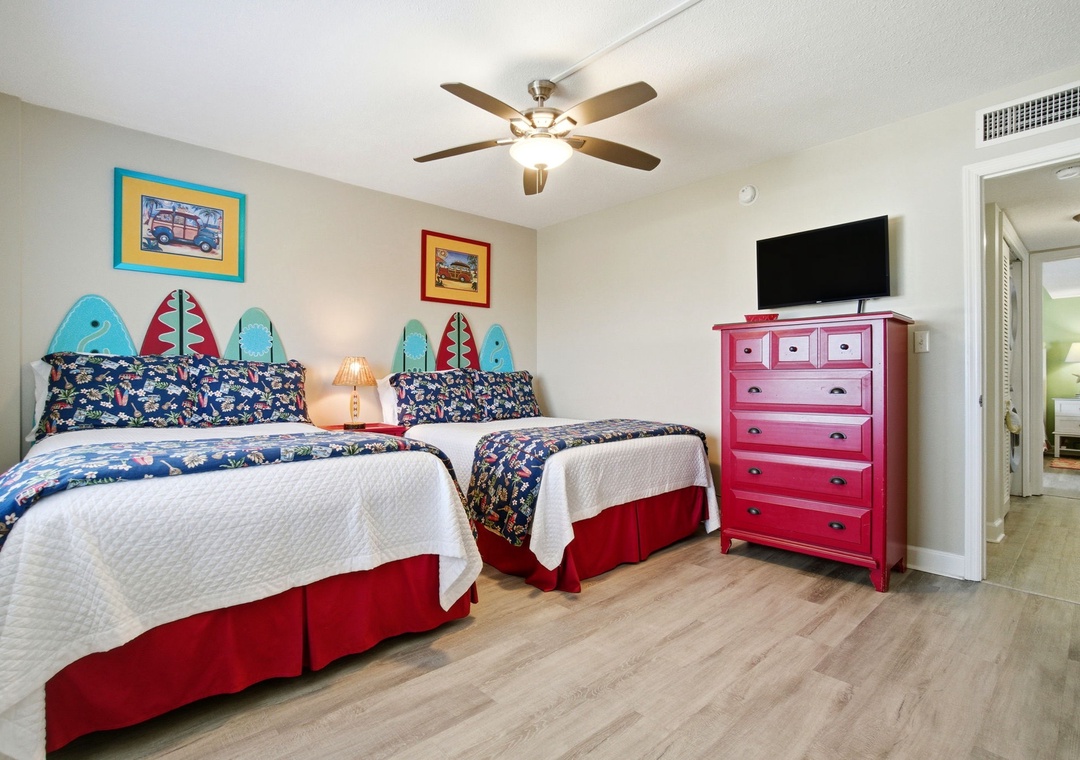 Sandy Key 821- Bedroom 3- Two Queen Beds & TV