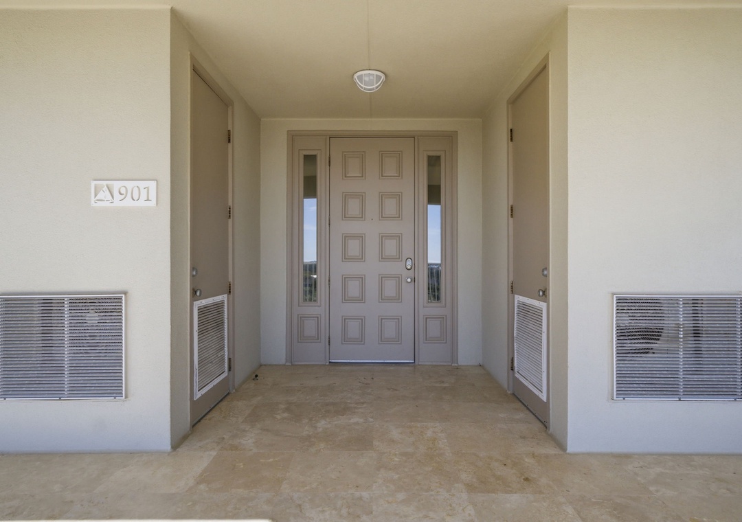 Sailmaker 901-Entrance