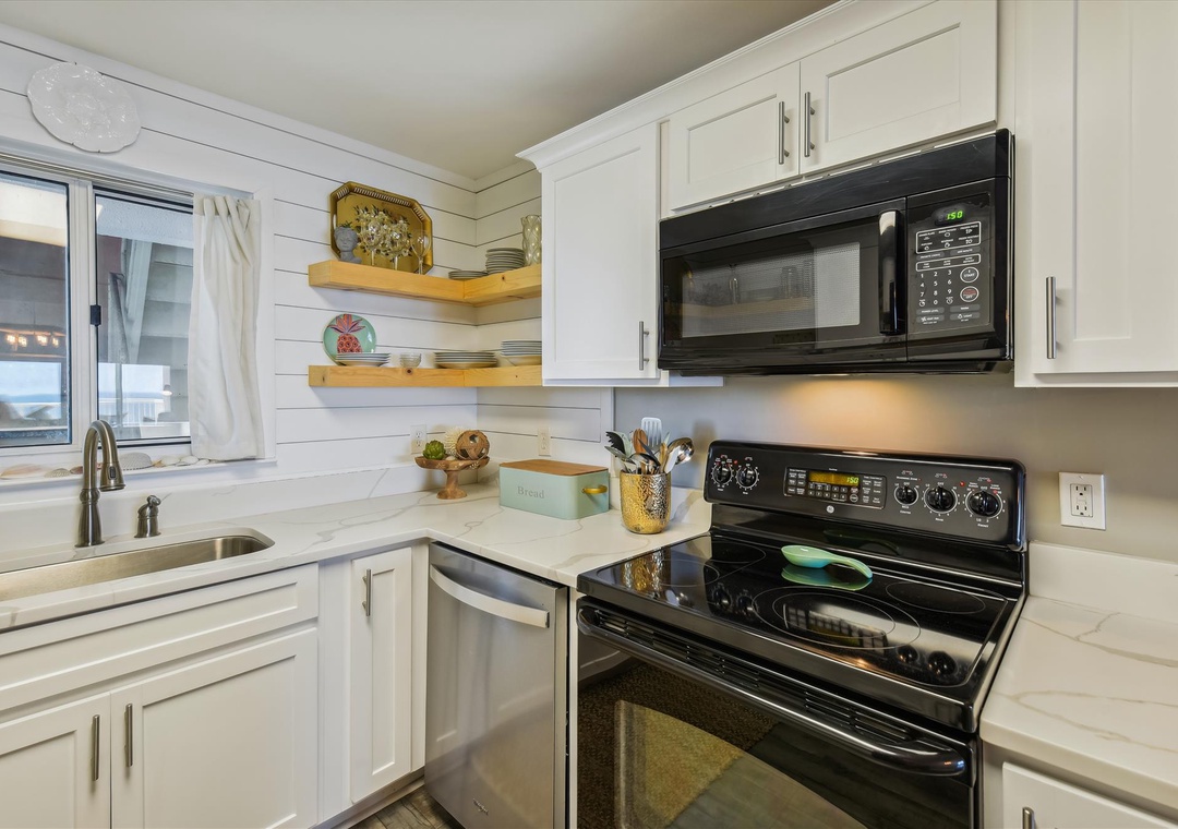 Sandy Key 831 Kitchen Stove and Microwave