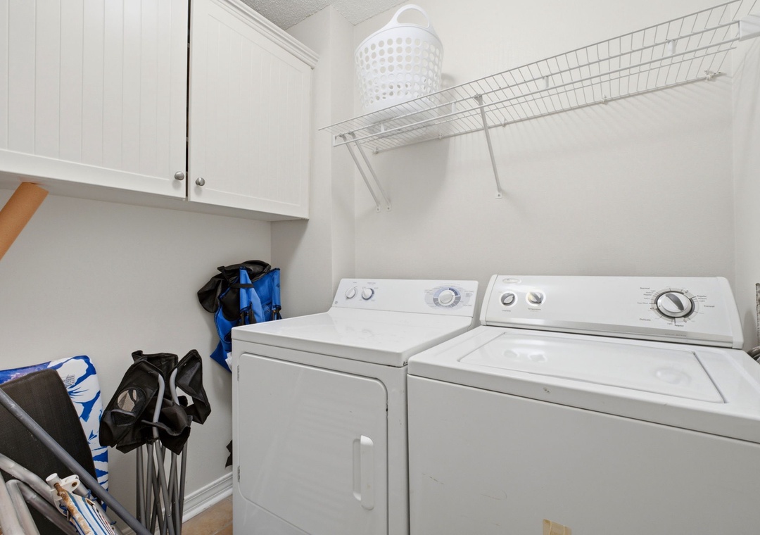 Ocean Breeze E702- Your own dedicated laundry space with a full-sized washer and dryer makes packing light easy, plus plenty of storage and drying racks for beach gear.