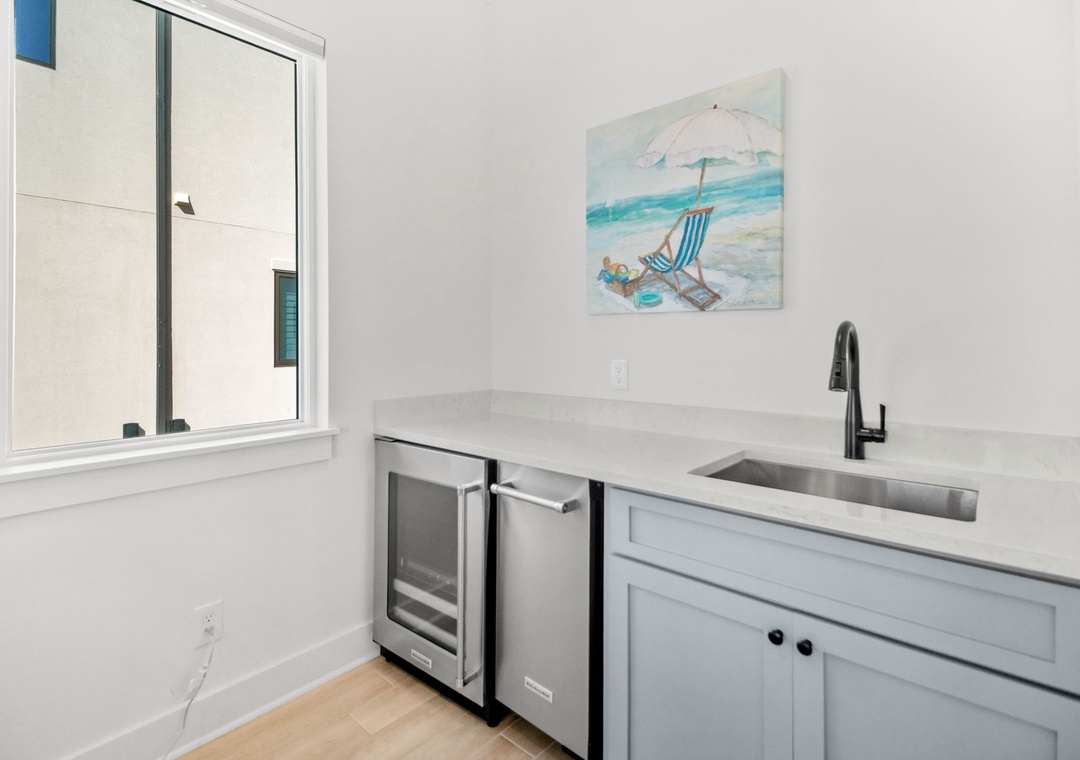 Vivianna #5 - Second Floor - Bonus Living Room Wet Bar