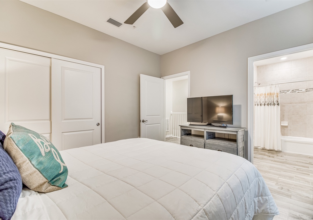 Lost Key Toes in the Sand Guest Bedroom #2