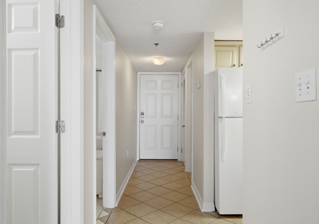 Ocean Breeze East 702- Interior Entrance