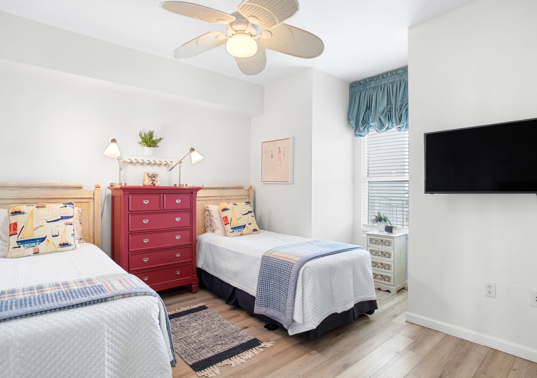 Windemere 803 - Bedroom 2 with TV