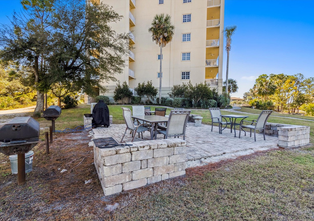 Perdido Key Sailmaker Place Grill Area