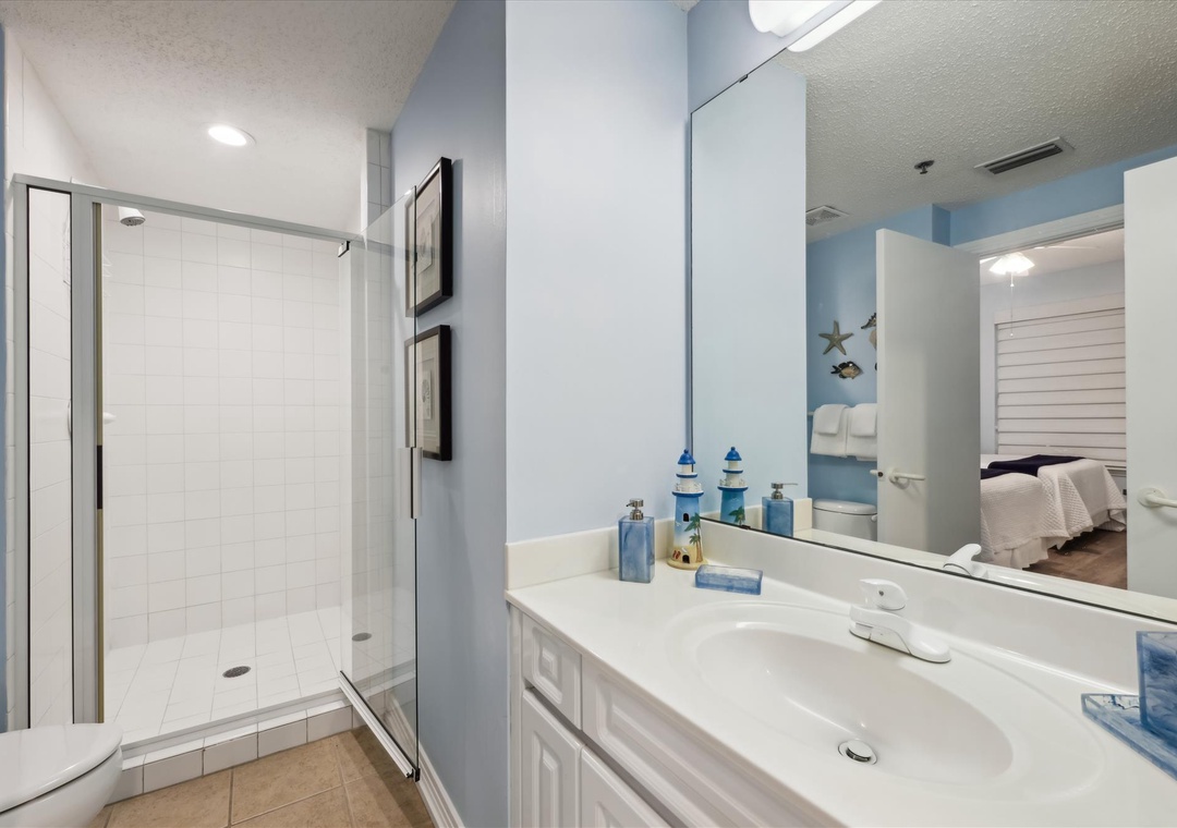 beachcolonytower9cmainbath318a5215