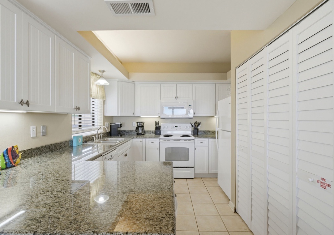 Shipwatch D204- Kitchen View